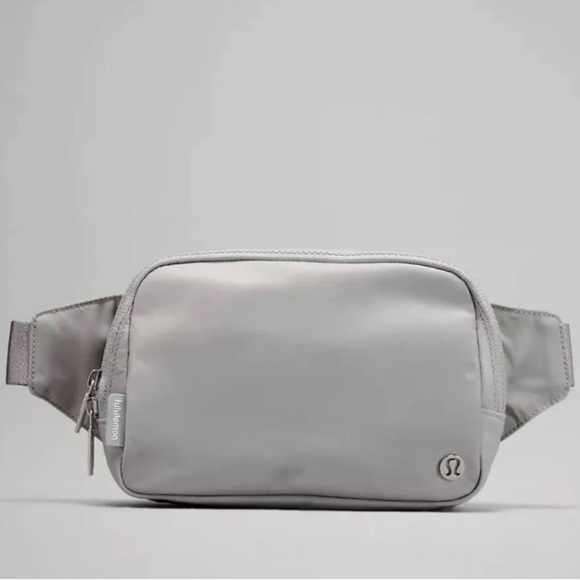Lululemon Everywhere Belt Bag Large Silver Drop BNWT - Picture 4 of 4